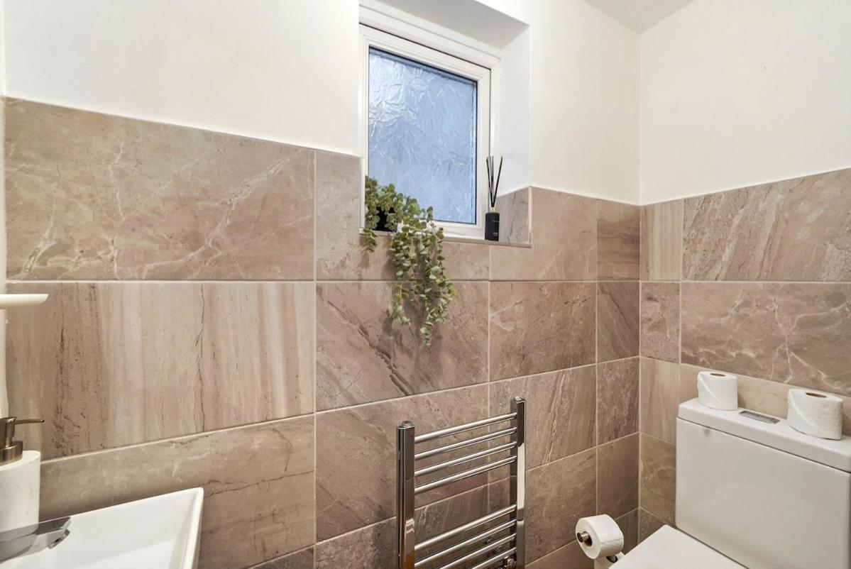 4 Bedroom House Free Parking 5mins Walk To Kensal Rise London