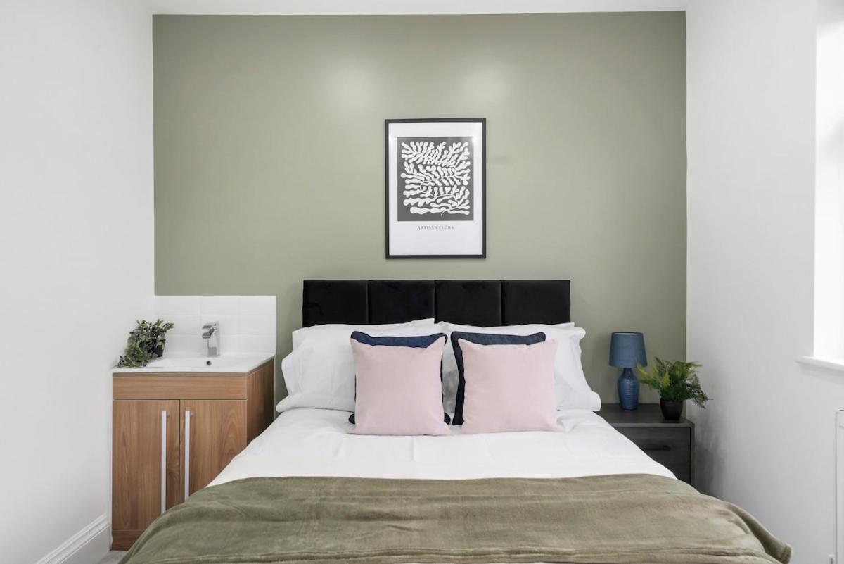 4 Bedroom House Free Parking 5mins Walk To Kensal Rise * London